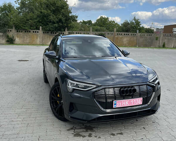 Серый Ауди E-Tron, объемом двигателя 0 л и пробегом 118 тыс. км за 22700 $, фото 2 на Automoto.ua