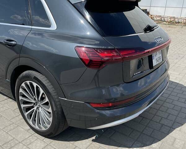 Серый Ауди E-Tron, объемом двигателя 0 л и пробегом 142 тыс. км за 27500 $, фото 7 на Automoto.ua