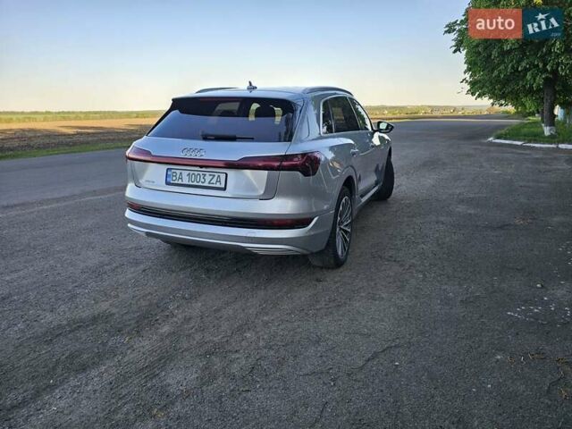 Серый Ауди E-Tron, объемом двигателя 0 л и пробегом 121 тыс. км за 27700 $, фото 3 на Automoto.ua