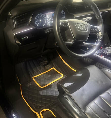 Сірий Ауді E-Tron, об'ємом двигуна 0 л та пробігом 55 тис. км за 39000 $, фото 6 на Automoto.ua