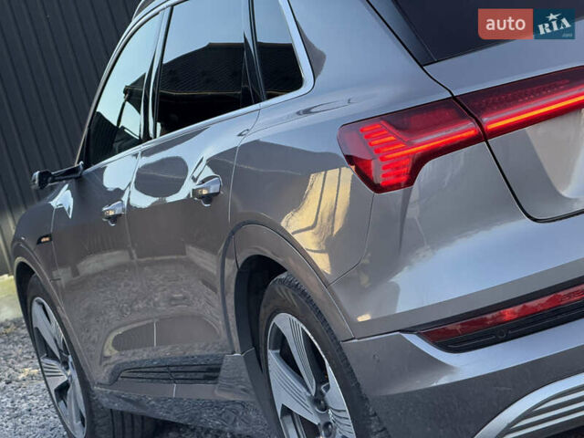 Серый Ауди E-Tron, объемом двигателя 0 л и пробегом 155 тыс. км за 27750 $, фото 21 на Automoto.ua