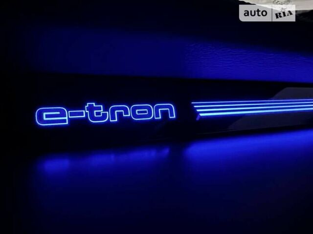 Сірий Ауді E-Tron, об'ємом двигуна 0 л та пробігом 130 тис. км за 33999 $, фото 13 на Automoto.ua