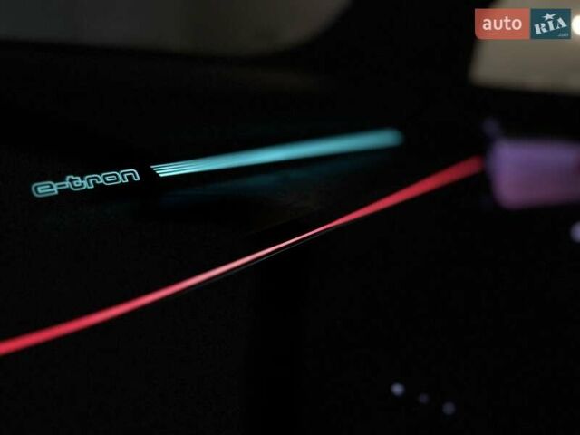 Серый Ауди E-Tron, объемом двигателя 0 л и пробегом 83 тыс. км за 32700 $, фото 38 на Automoto.ua