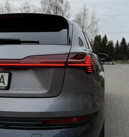 Сірий Ауді E-Tron, об'ємом двигуна 0 л та пробігом 75 тис. км за 34300 $, фото 10 на Automoto.ua