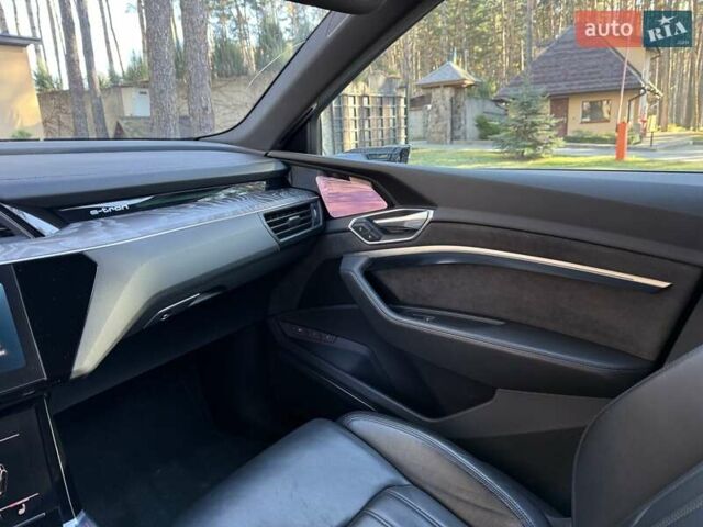 Серый Ауди E-Tron, объемом двигателя 0 л и пробегом 83 тыс. км за 32700 $, фото 21 на Automoto.ua