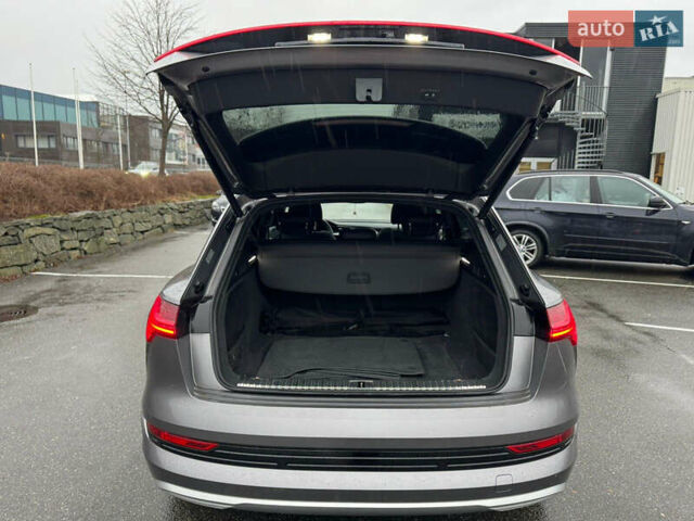 Сірий Ауді E-Tron, об'ємом двигуна 0 л та пробігом 86 тис. км за 31500 $, фото 8 на Automoto.ua