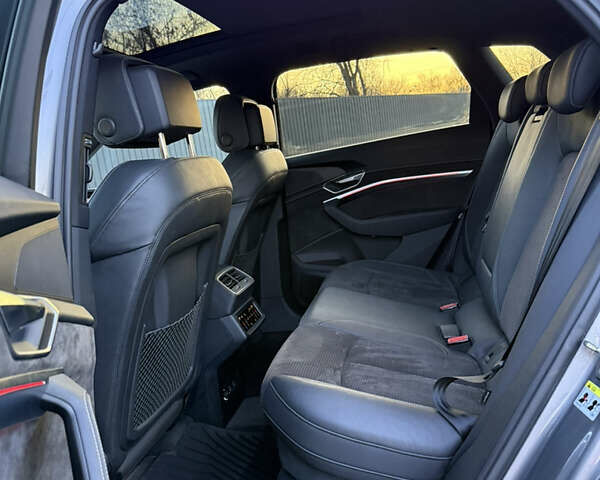 Серый Ауди E-Tron, объемом двигателя 0 л и пробегом 155 тыс. км за 27750 $, фото 29 на Automoto.ua