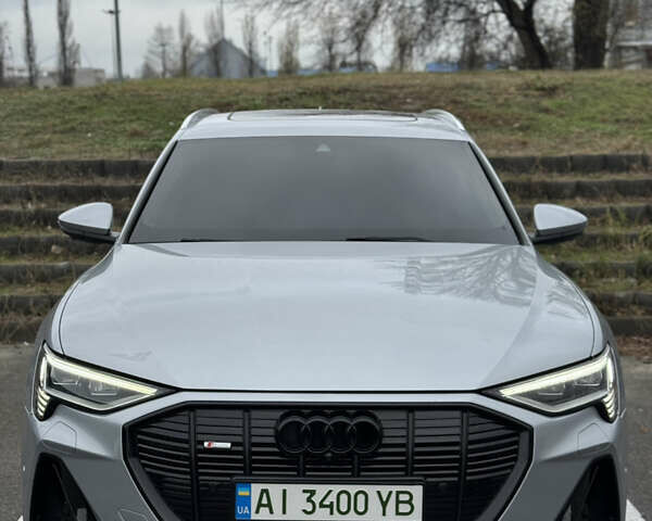 Сірий Ауді E-Tron, об'ємом двигуна 0 л та пробігом 69 тис. км за 32500 $, фото 2 на Automoto.ua