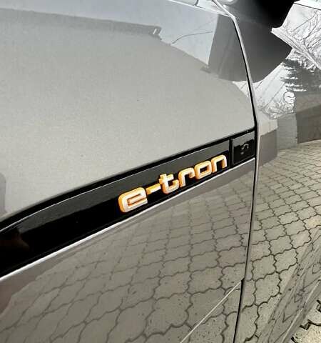 Серый Ауди E-Tron, объемом двигателя 0 л и пробегом 122 тыс. км за 27500 $, фото 27 на Automoto.ua