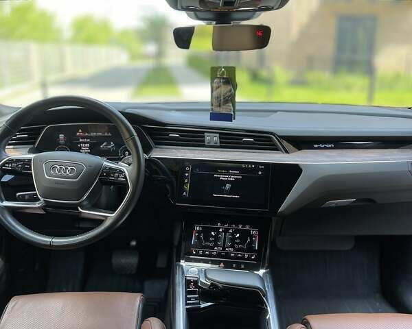 Серый Ауди E-Tron, объемом двигателя 0 л и пробегом 69 тыс. км за 33000 $, фото 6 на Automoto.ua