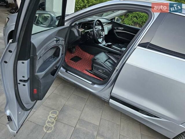 Серый Ауди E-Tron, объемом двигателя 0 л и пробегом 121 тыс. км за 27700 $, фото 21 на Automoto.ua