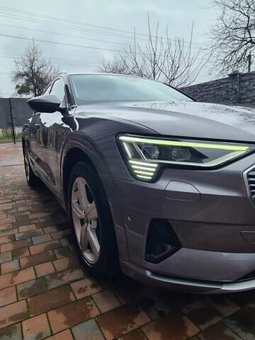 Серый Ауди E-Tron, объемом двигателя 0 л и пробегом 146 тыс. км за 21000 $, фото 3 на Automoto.ua