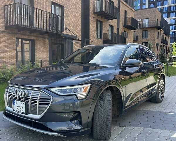 Серый Ауди E-Tron, объемом двигателя 0 л и пробегом 69 тыс. км за 33000 $, фото 3 на Automoto.ua