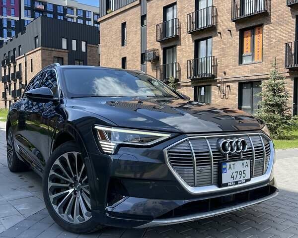 Серый Ауди E-Tron, объемом двигателя 0 л и пробегом 69 тыс. км за 33000 $, фото 10 на Automoto.ua
