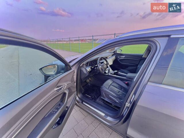 Серый Ауди E-Tron, объемом двигателя 0 л и пробегом 94 тыс. км за 33800 $, фото 5 на Automoto.ua