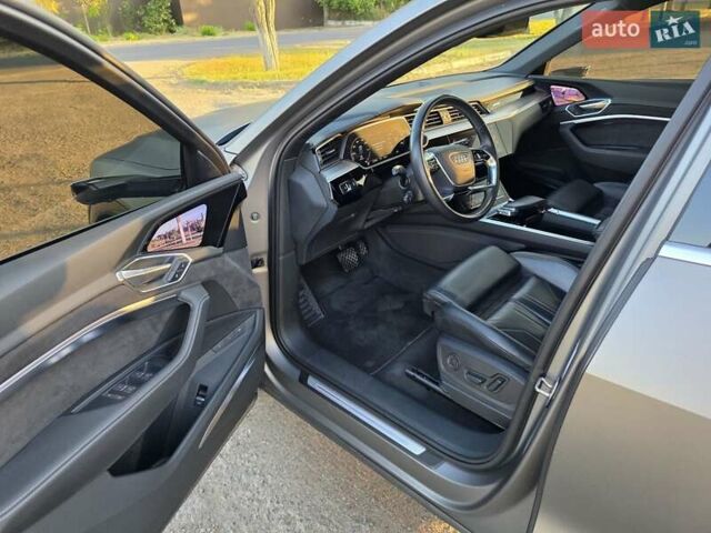 Серый Ауди E-Tron, объемом двигателя 0 л и пробегом 172 тыс. км за 30999 $, фото 14 на Automoto.ua