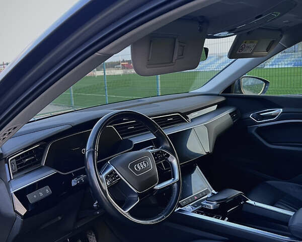 Серый Ауди E-Tron, объемом двигателя 0 л и пробегом 94 тыс. км за 33800 $, фото 40 на Automoto.ua