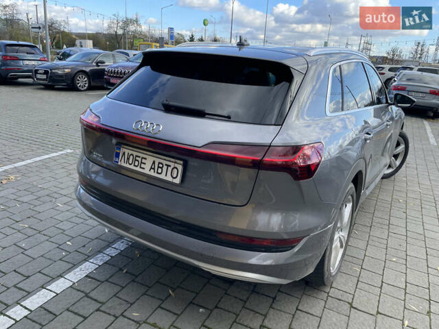 Серый Ауди E-Tron, объемом двигателя 0 л и пробегом 107 тыс. км за 26900 $, фото 2 на Automoto.ua