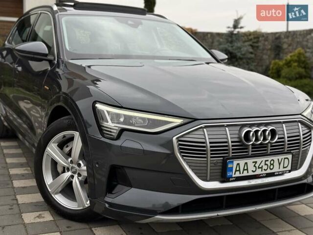 Серый Ауди E-Tron, объемом двигателя 0 л и пробегом 116 тыс. км за 25900 $, фото 13 на Automoto.ua