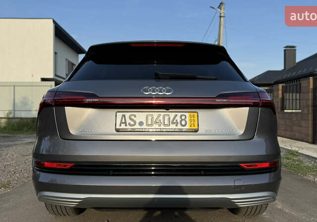 Серый Ауди E-Tron, объемом двигателя 0 л и пробегом 60 тыс. км за 32500 $, фото 4 на Automoto.ua