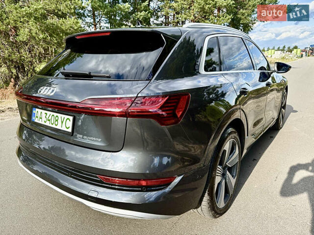 Серый Ауди E-Tron, объемом двигателя 0 л и пробегом 126 тыс. км за 29200 $, фото 3 на Automoto.ua