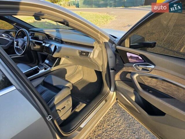 Серый Ауди E-Tron, объемом двигателя 0 л и пробегом 172 тыс. км за 30999 $, фото 18 на Automoto.ua