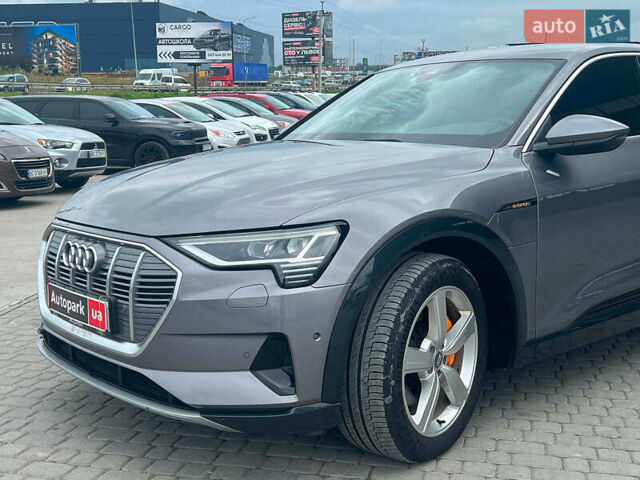 Серый Ауди E-Tron, объемом двигателя 0 л и пробегом 118 тыс. км за 31950 $, фото 2 на Automoto.ua