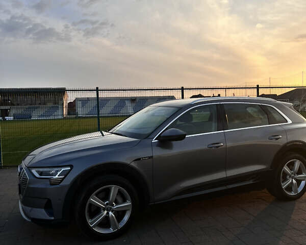 Серый Ауди E-Tron, объемом двигателя 0 л и пробегом 94 тыс. км за 33800 $, фото 22 на Automoto.ua