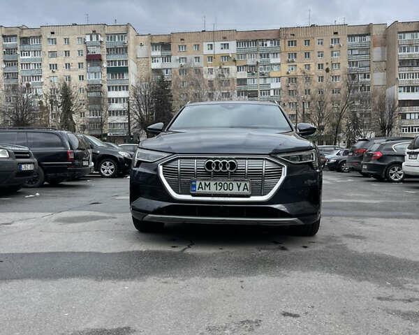 Сірий Ауді E-Tron, об'ємом двигуна 0 л та пробігом 54 тис. км за 45500 $, фото 1 на Automoto.ua