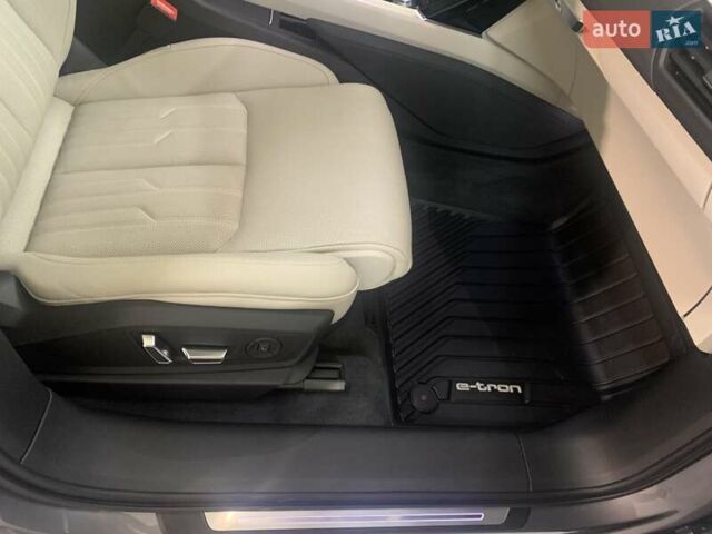Серый Ауди E-Tron, объемом двигателя 0 л и пробегом 40 тыс. км за 30500 $, фото 28 на Automoto.ua