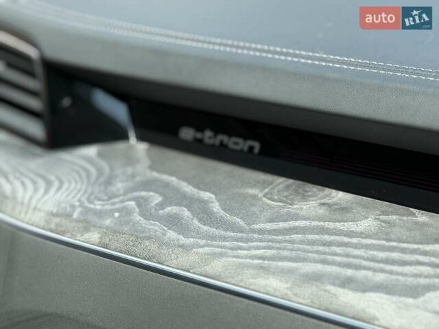 Сірий Ауді E-Tron, об'ємом двигуна 0 л та пробігом 88 тис. км за 34900 $, фото 37 на Automoto.ua