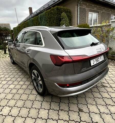 Серый Ауди E-Tron, объемом двигателя 0 л и пробегом 122 тыс. км за 27500 $, фото 1 на Automoto.ua