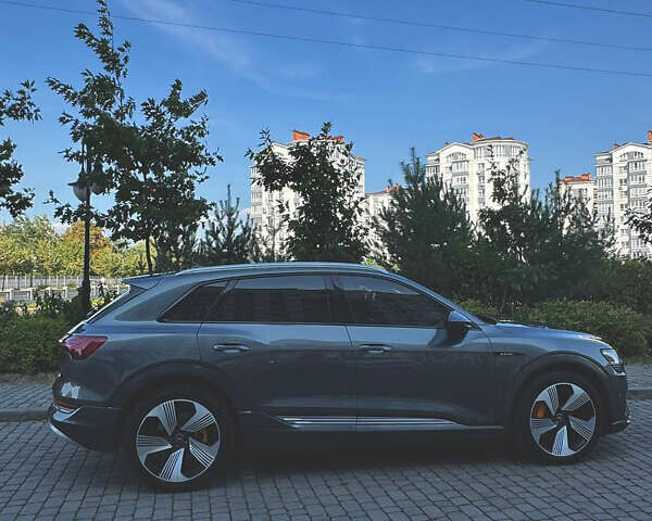 Серый Ауди E-Tron, объемом двигателя 0 л и пробегом 86 тыс. км за 33500 $, фото 4 на Automoto.ua