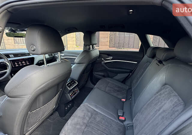 Серый Ауди E-Tron, объемом двигателя 0 л и пробегом 60 тыс. км за 32500 $, фото 12 на Automoto.ua