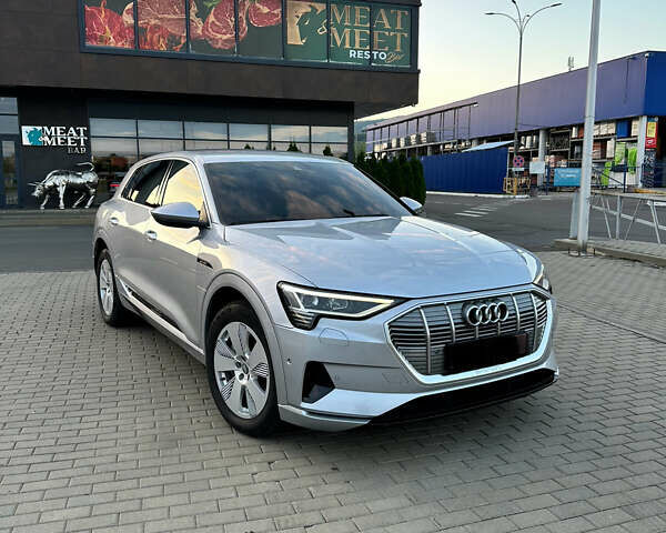 Серый Ауди E-Tron, объемом двигателя 0 л и пробегом 161 тыс. км за 25500 $, фото 3 на Automoto.ua