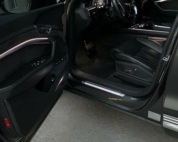 Серый Ауди E-Tron, объемом двигателя 0 л и пробегом 159 тыс. км за 25800 $, фото 39 на Automoto.ua