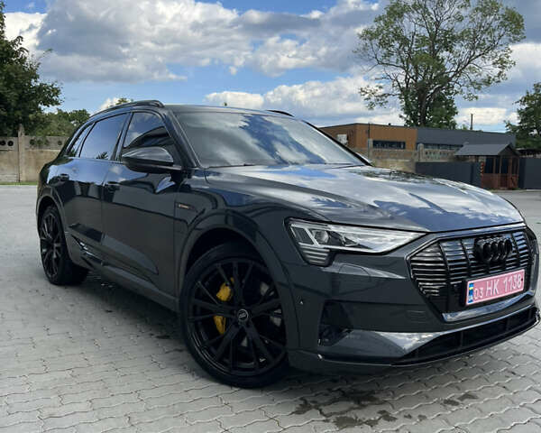 Серый Ауди E-Tron, объемом двигателя 0 л и пробегом 118 тыс. км за 22700 $, фото 4 на Automoto.ua