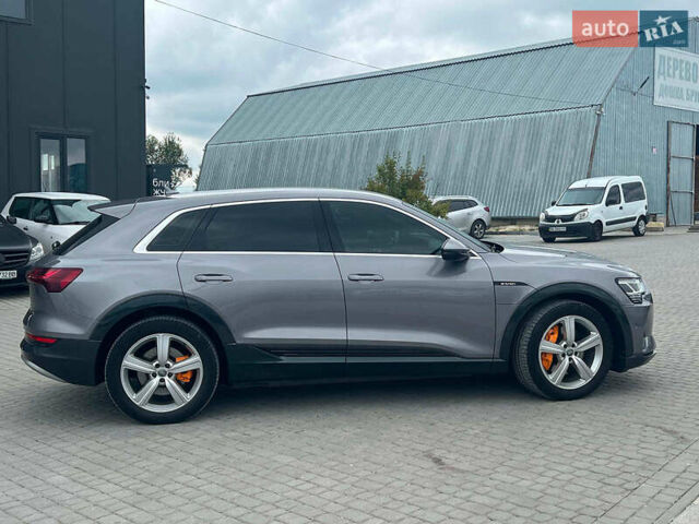 Серый Ауди E-Tron, объемом двигателя 0 л и пробегом 118 тыс. км за 31950 $, фото 11 на Automoto.ua