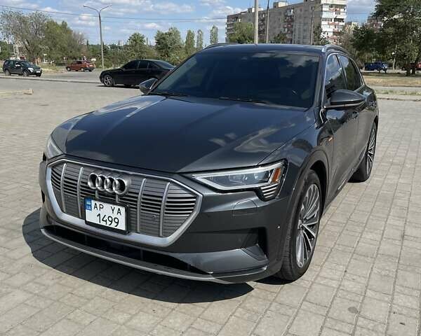 Серый Ауди E-Tron, объемом двигателя 0 л и пробегом 142 тыс. км за 27500 $, фото 1 на Automoto.ua