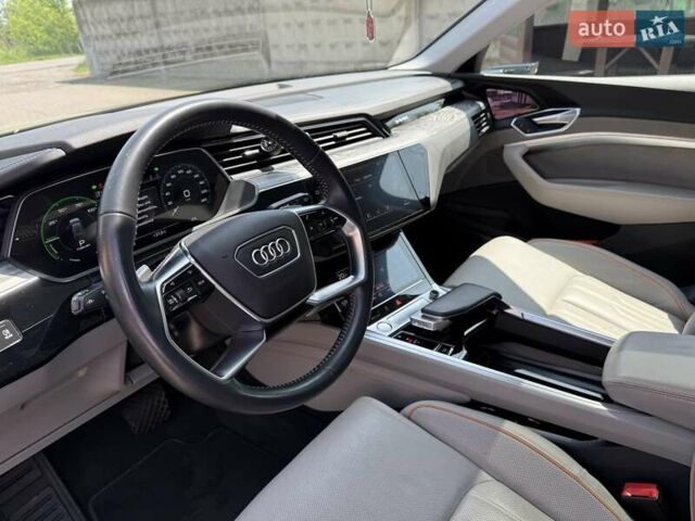 Сірий Ауді E-Tron, об'ємом двигуна 0 л та пробігом 88 тис. км за 34900 $, фото 28 на Automoto.ua