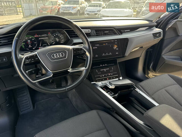 Серый Ауди E-Tron, объемом двигателя 0 л и пробегом 162 тыс. км за 20850 $, фото 42 на Automoto.ua
