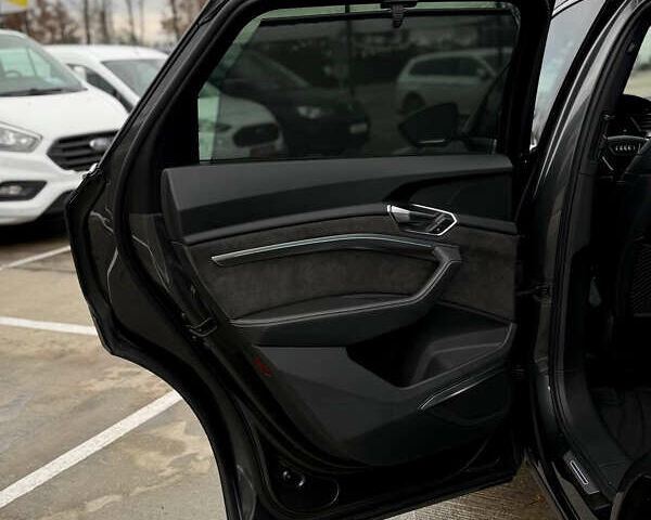 Серый Ауди E-Tron, объемом двигателя 0 л и пробегом 86 тыс. км за 33000 $, фото 56 на Automoto.ua