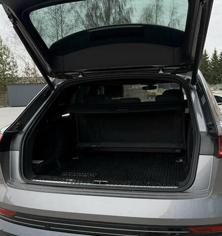 Сірий Ауді E-Tron, об'ємом двигуна 0 л та пробігом 75 тис. км за 34300 $, фото 26 на Automoto.ua