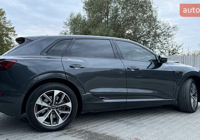Сірий Ауді E-Tron, об'ємом двигуна 0 л та пробігом 190 тис. км за 26900 $, фото 13 на Automoto.ua