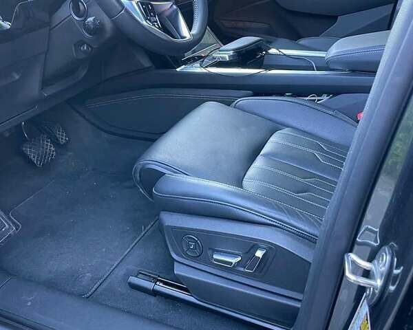 Серый Ауди E-Tron, объемом двигателя 0 л и пробегом 35 тыс. км за 53900 $, фото 1 на Automoto.ua