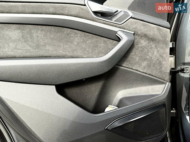 Серый Ауди E-Tron, объемом двигателя 0 л и пробегом 126 тыс. км за 29200 $, фото 34 на Automoto.ua