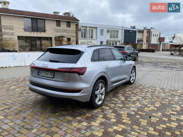 Сірий Ауді E-Tron, об'ємом двигуна 0 л та пробігом 66 тис. км за 27600 $, фото 3 на Automoto.ua