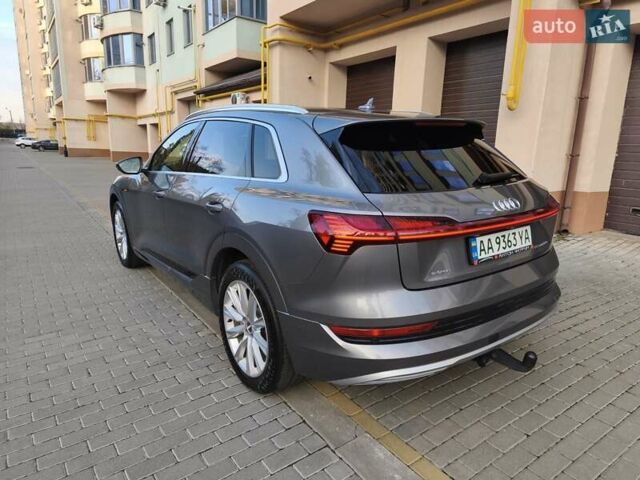 Сірий Ауді E-Tron, об'ємом двигуна 0 л та пробігом 128 тис. км за 29500 $, фото 11 на Automoto.ua