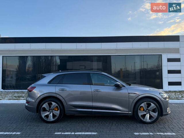 Серый Ауди E-Tron, объемом двигателя 0 л и пробегом 71 тыс. км за 31500 $, фото 13 на Automoto.ua