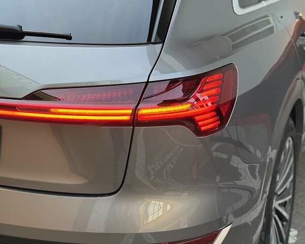Серый Ауди E-Tron, объемом двигателя 0 л и пробегом 68 тыс. км за 31500 $, фото 35 на Automoto.ua